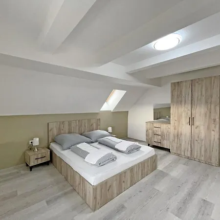 Schickes Fuer 3 Personen Schlafcouch