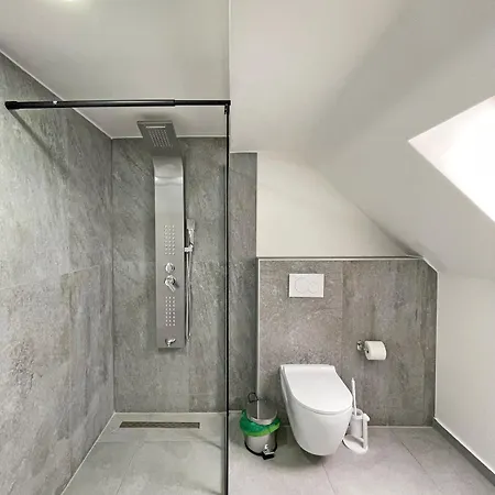 Schickes Fuer 3 Personen Schlafcouch 公寓